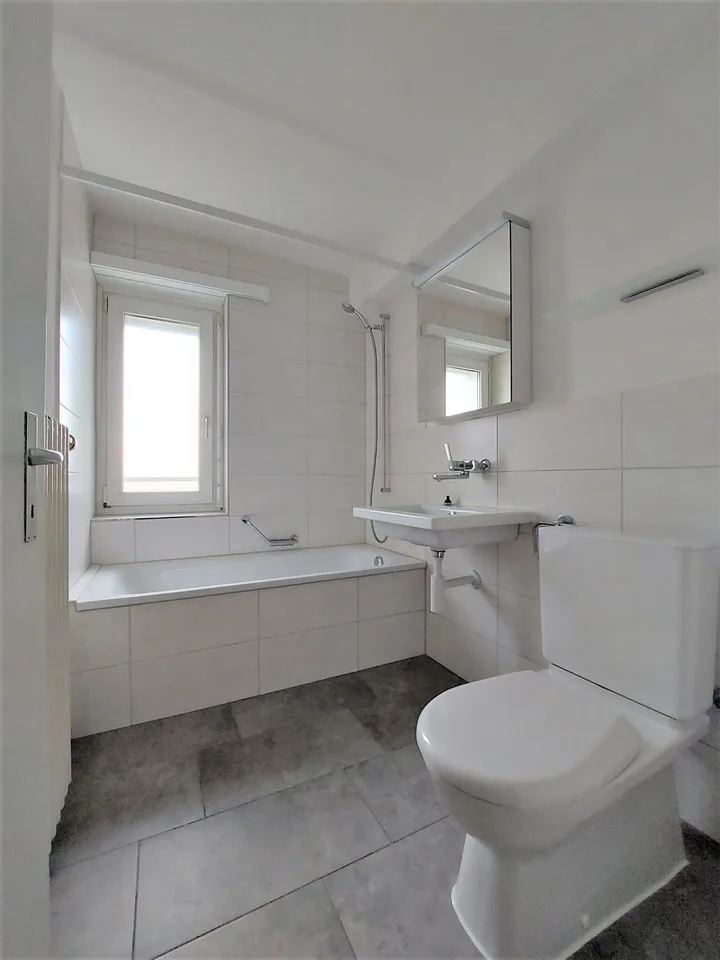 Sanierte 4.5-Zimmerwohnung mit Balkon und Lift