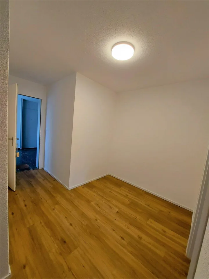 Sanierte 4.5-Zimmerwohnung mit Balkon und Lift – Foto 6 von 12