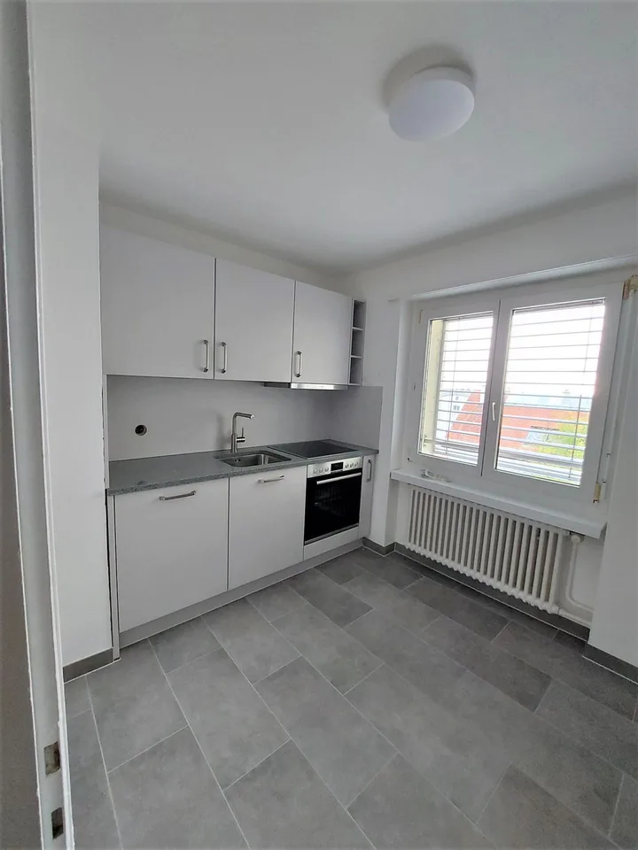 Sanierte 4.5-Zimmerwohnung mit Balkon und Lift – Foto 11 von 12