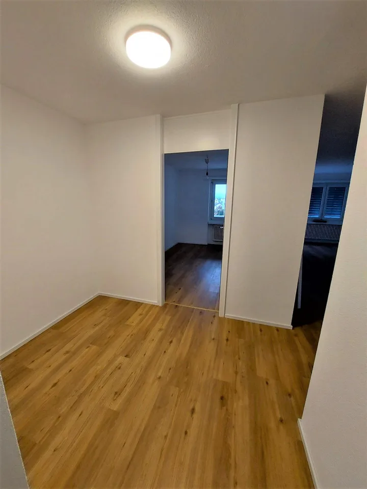Sanierte 4.5-Zimmerwohnung mit Balkon und Lift – Foto 7 von 12