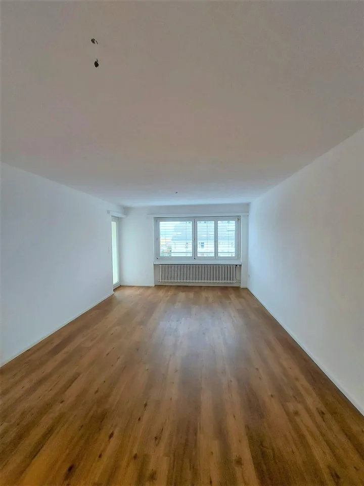 Sanierte 4.5-Zimmerwohnung mit Balkon und Lift – Foto 9 von 12