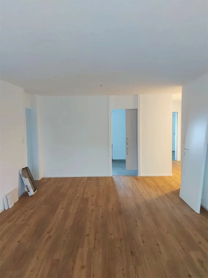 Sanierte 4.5-Zimmerwohnung mit Balkon und Lift – Foto 8 von 12