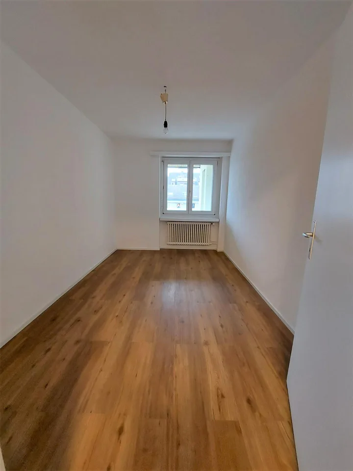 Sanierte 4.5-Zimmerwohnung mit Balkon und Lift