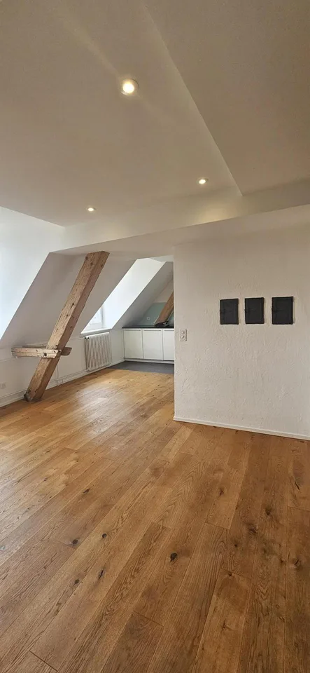 charmante 3.5 Zimmer-Maisonettewohnung in Zürich – Foto 7 von 13