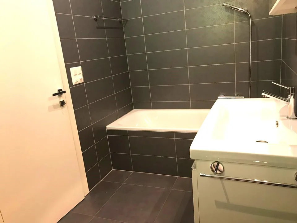 Dachgeschoss 3.5 Zimmer mit herrlicher Terrasse und Seeblick – Foto 10 von 13