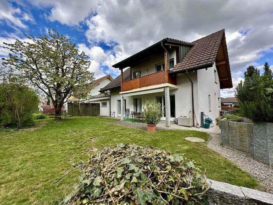 Gepflegtes Einfamilienhaus mit Gartenparadies, ideal für Familien