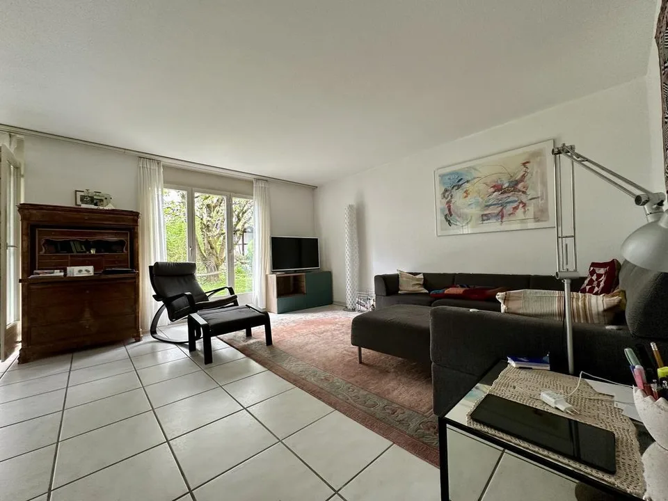Casa unifamiliare ben curata con paradiso giardino, ideale per le famiglie