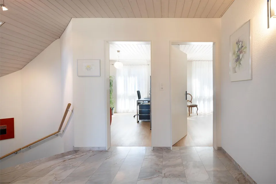 Ideal für Familien: Freistehendes Einfamilienhaus mit Garten – Foto 12 von 18