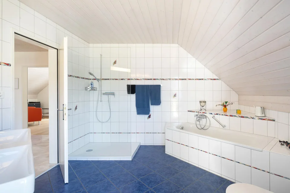 Ideal für Familien: Freistehendes Einfamilienhaus mit Garten – Foto 16 von 18