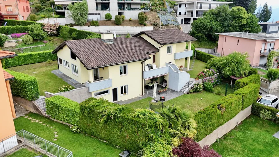 Raffinata Villa di Charme con Giardino e Possibilità Piscina