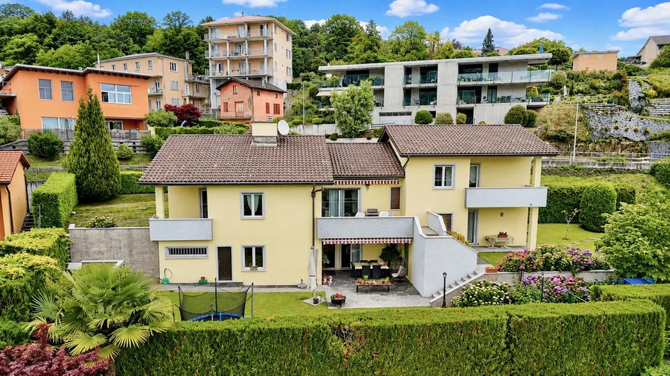 Raffinata Villa di Charme con Giardino e Possibilità Piscina