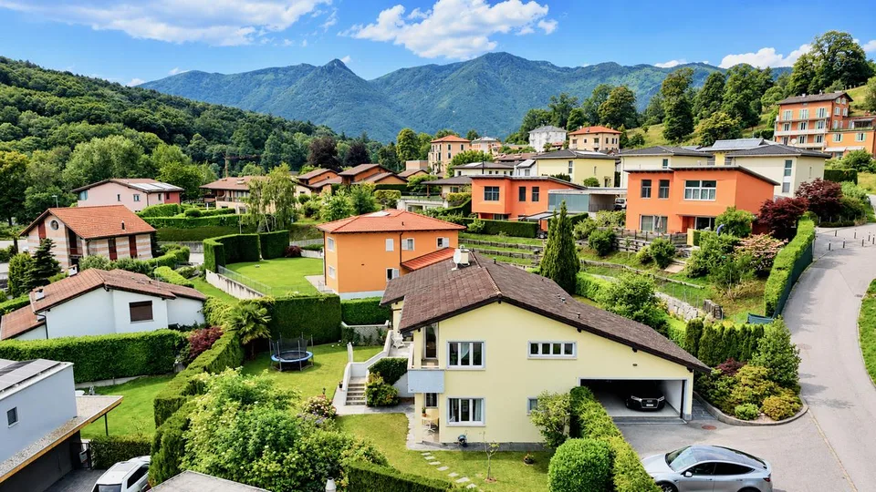 Raffinata Villa di Charme con Giardino e Possibilità Piscina