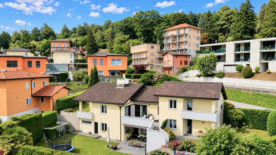 Raffinata Villa di Charme con Giardino e Possibilità Piscina