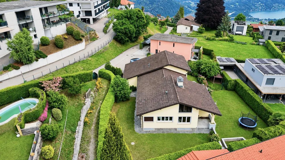 Raffinata Villa di Charme con Giardino e Possibilità Piscina