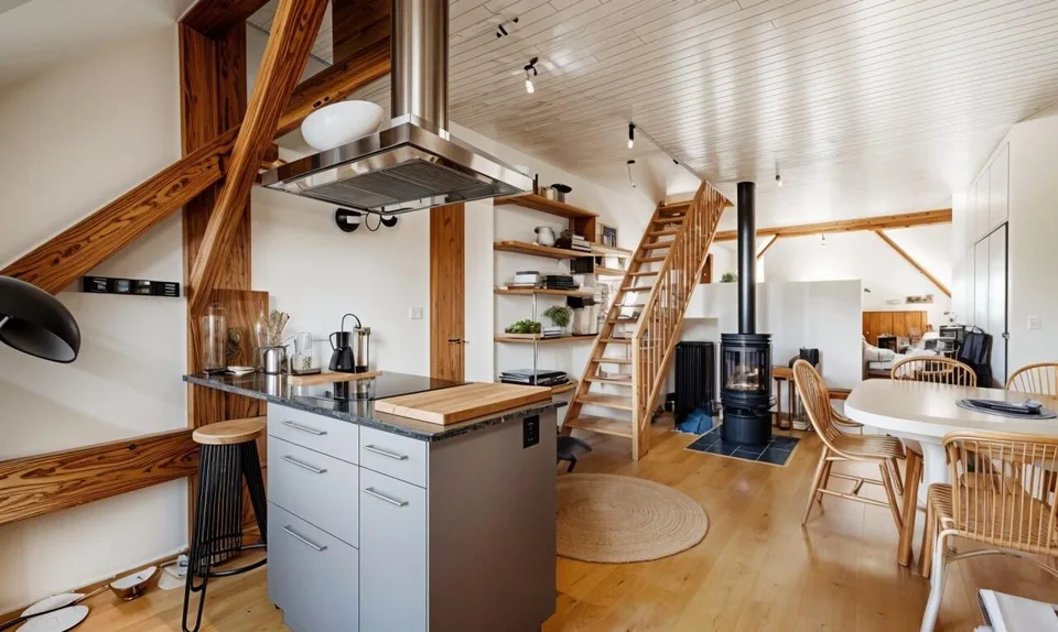 2,5-ZIMMER-DUPLEX MIT GETEILTEN GARTEN IN LÄNDLICHER UMGEBUNG