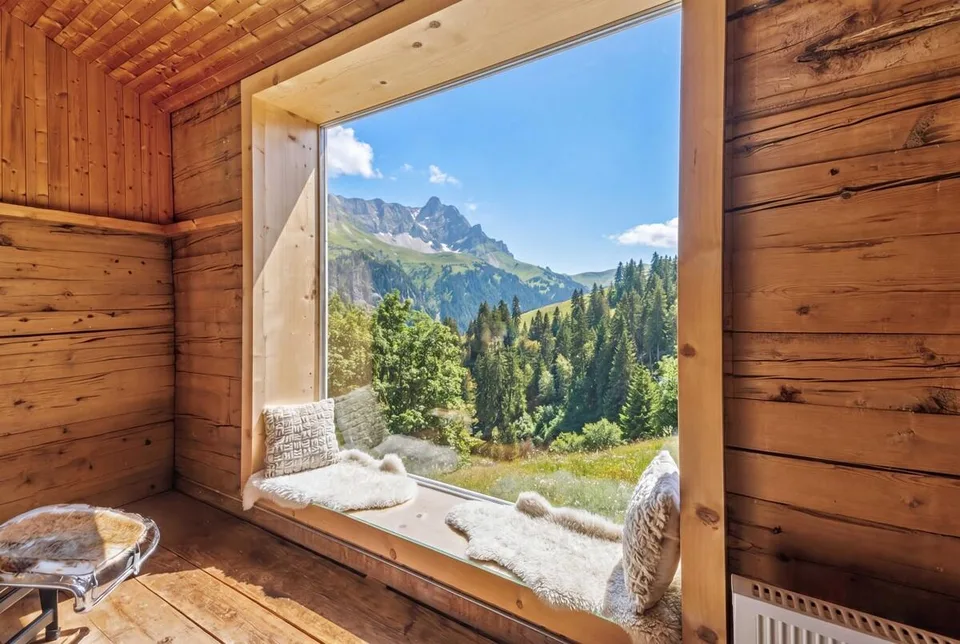 Safien: Casa con Storia, Panorama, e Circa 3100 m² di Terreno