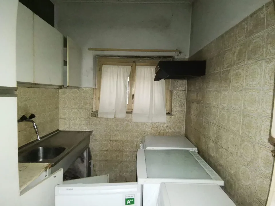 Casa da ristrutturare con terreno edificabile a Breno (Alto Malcantone) di 1'150 mq.