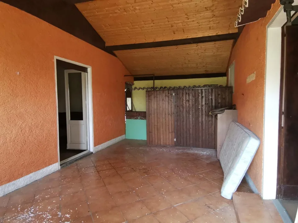 Casa di 4 1/2 locali con giardino e terreno edificabile molto tranq... – Foto 10 von 19