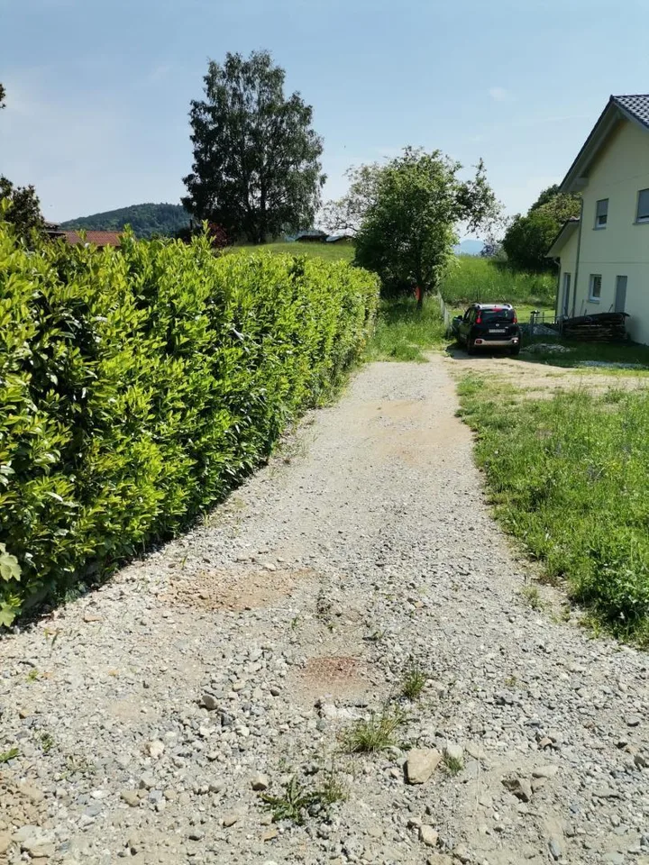 Casa di 4 1/2 locali con giardino e terreno edificabile molto tranq... – Foto 11 von 19