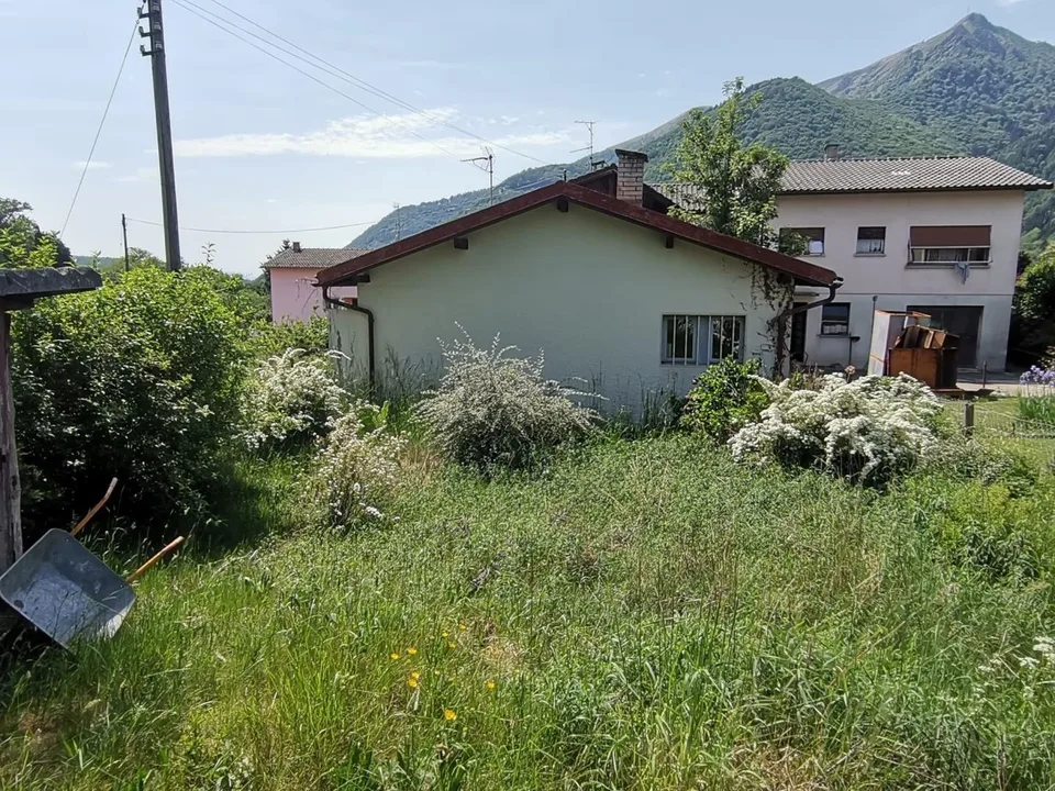 Casa di 4 1/2 locali con giardino e terreno edificabile molto tranq... – Foto 14 von 19