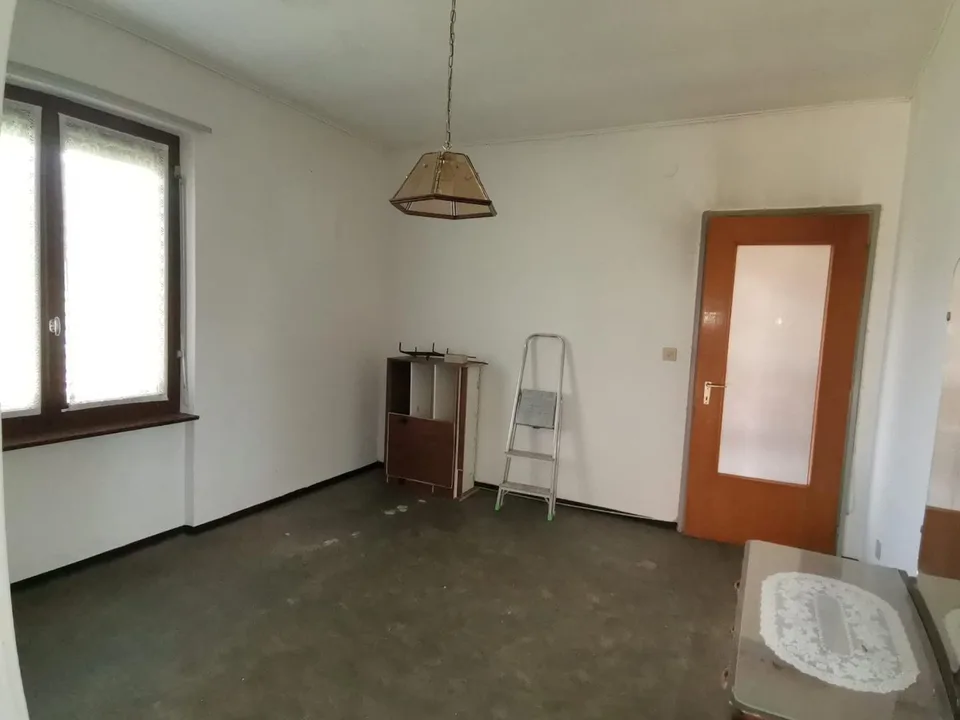 Casa da ristrutturare con terreno edificabile a Breno (Alto Malcantone) di 1'150 mq.