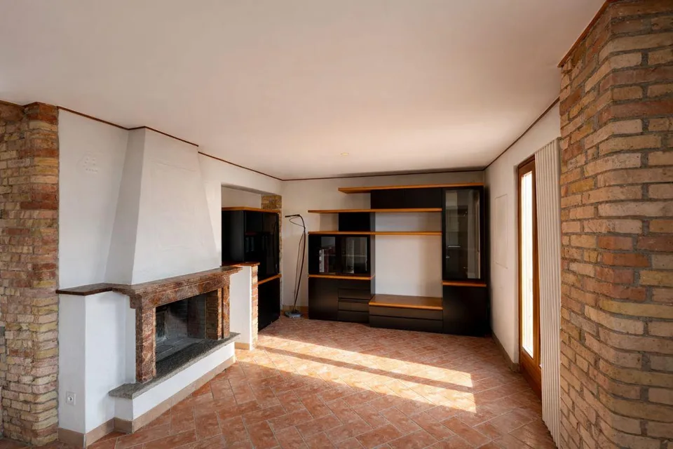 Stabio - 2.5-Zimmer-Wohnung mit Marmorkamin aus Arzo
