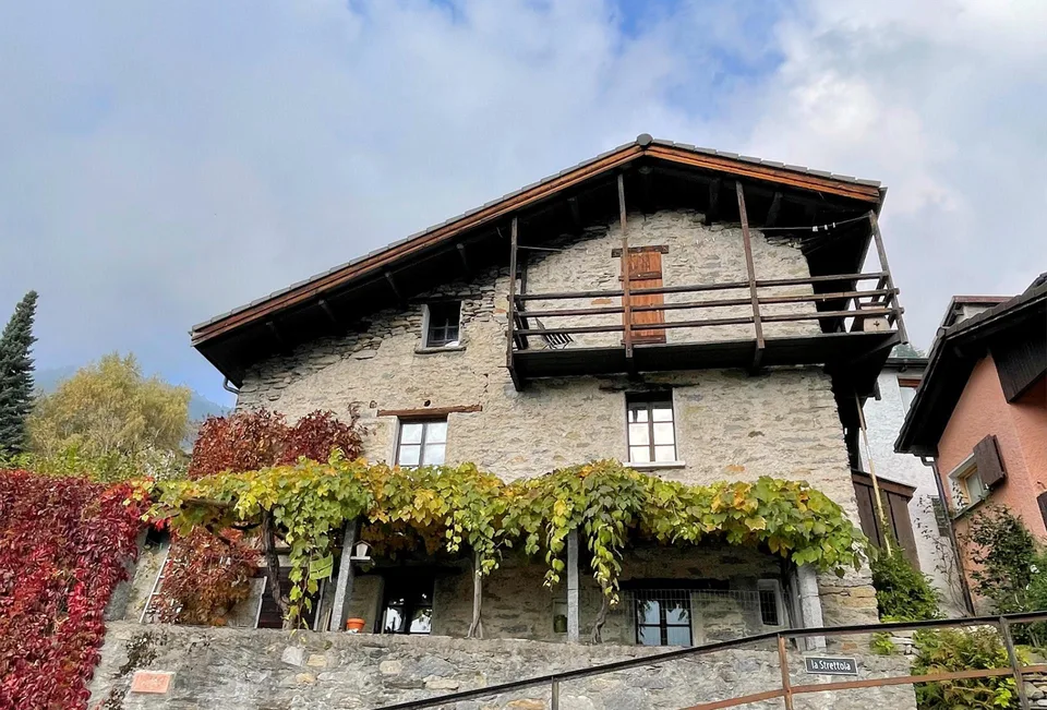 Maison rustique originale à Val Morobbia pour les amants de la tranquillité