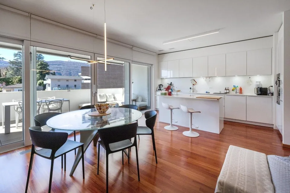 Atticapartment mit 4.5 Zimmern und freier Sicht in Lugano-Besso