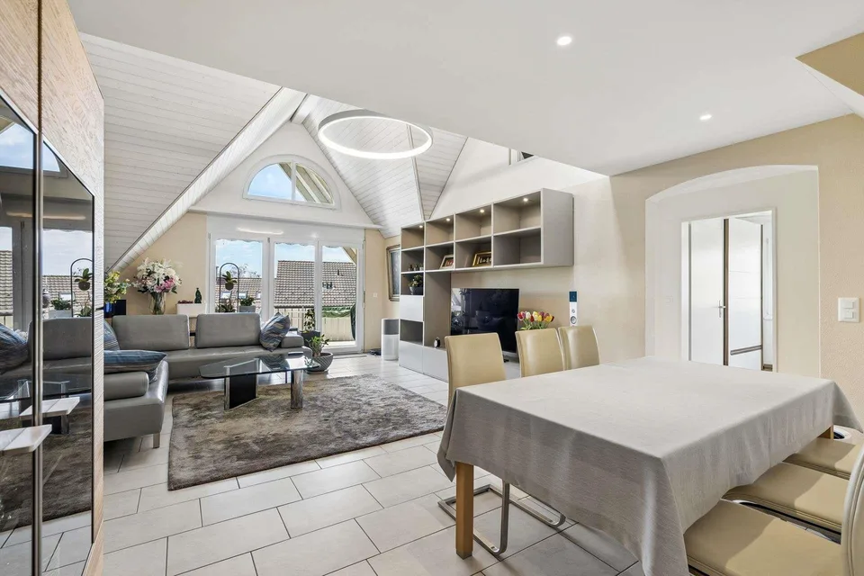 5½ Zimmer-Dachmaisonettewohnung mit beeindruckender Raumhöhe und Panoramasicht in Russikon – Foto 6 von 16