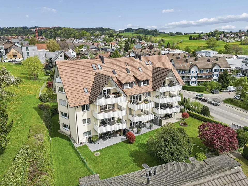 5.5 Zimmer-Dachmaisonettewohnung mit beeindruckender Raumhöhe und P...