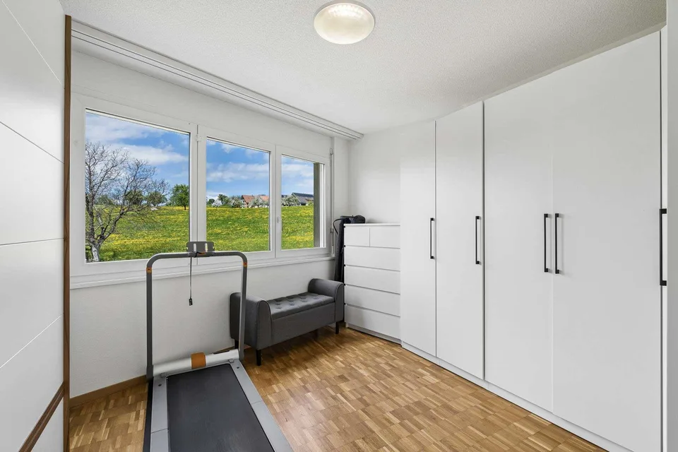 5½ Zimmer-Dachmaisonettewohnung mit beeindruckender Raumhöhe und Panoramasicht in Russikon – Foto 11 von 16