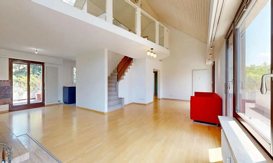 Penthouse Maisonette with Gallery, Terrace and Plenty of Privacy