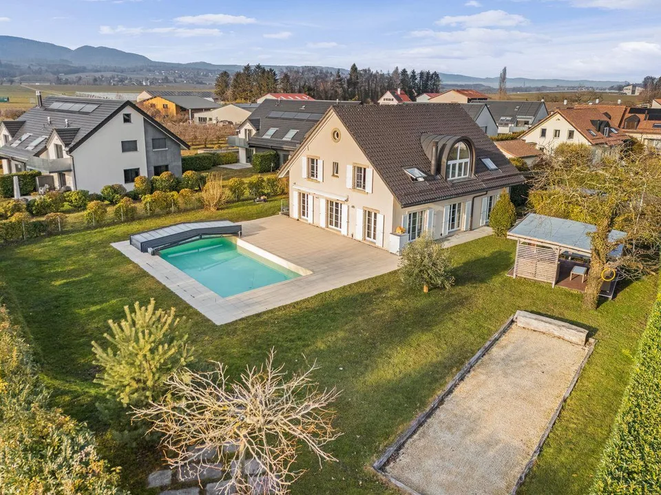 Très belle maison individuelle avec piscine dans le calme absolu!