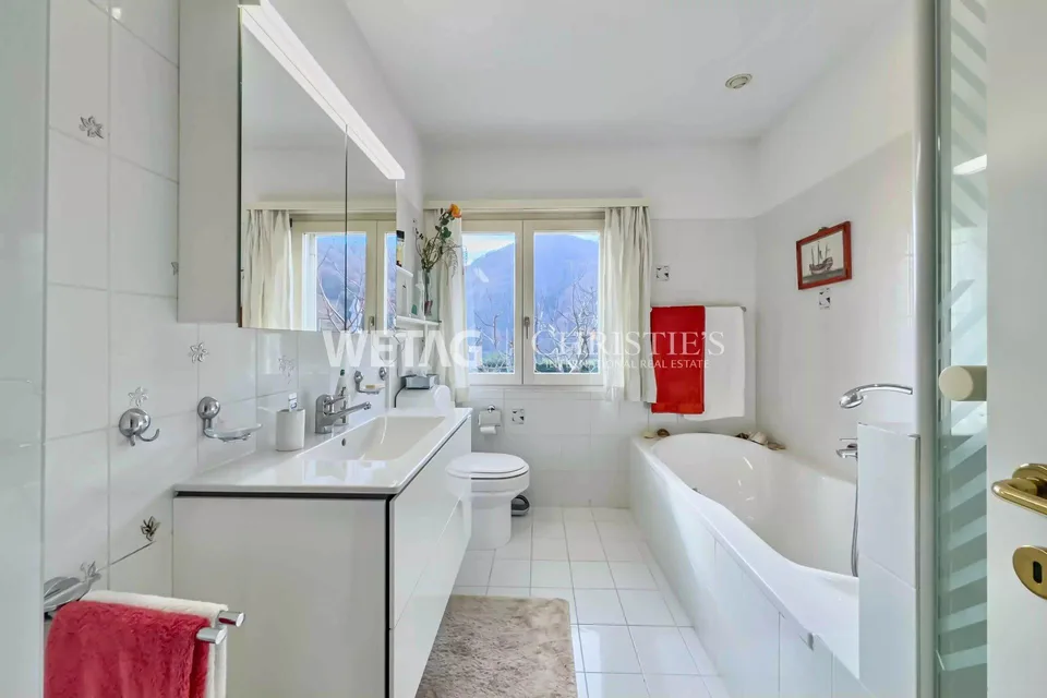 Lugano-Curio: elegante Villa mit Innenpool, unabhängiger Gäste-Dépendance & Möglichkeit eines Zweitwohnsitz zu verkaufen – Foto 10 von 13