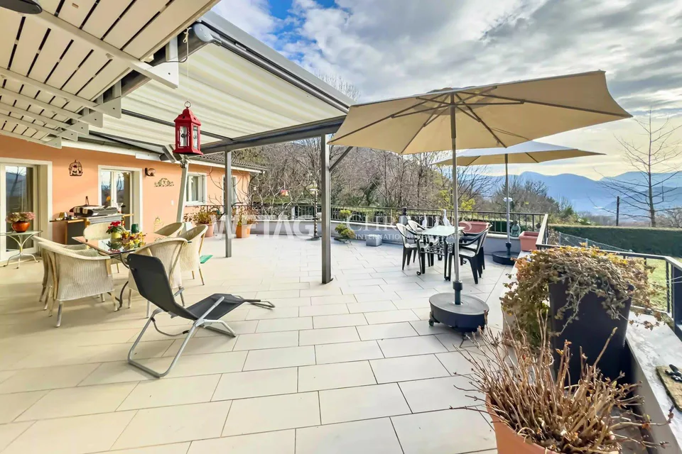 Lugano-Curio: elegante Villa mit Innenpool, unabhängiger Gäste-Dépe...