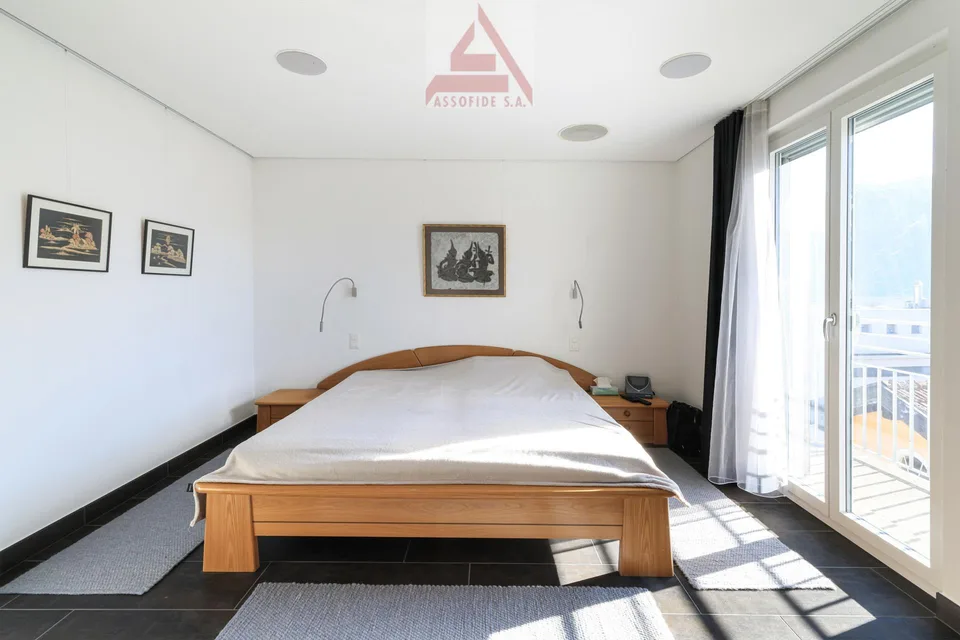 Prestigioses 5.5-Zimmer-Attika / Prestigioso attico di 5.5 loc