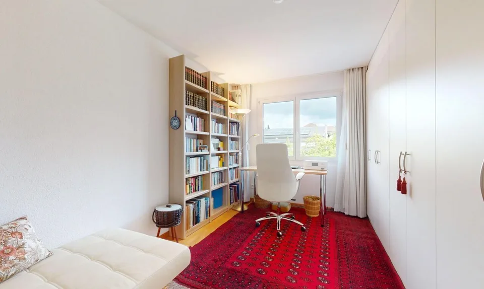 Appartement spacieux de 4,5 pièces avec loggia dans un emplacement central et calme