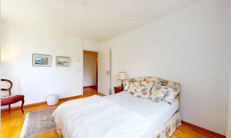 Appartement spacieux de 4,5 pièces avec loggia dans un emplacement central et calme
