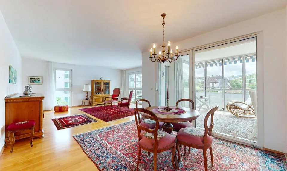 Appartement spacieux de 4,5 pièces avec loggia dans un emplacement central et calme