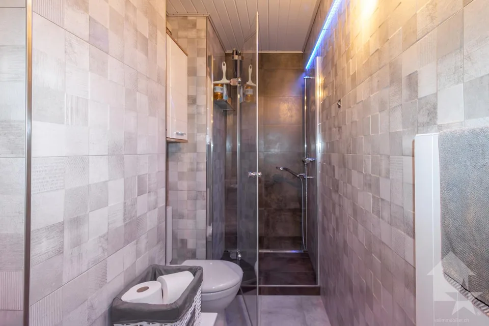 Charmant duplex 5.5 pièces en attique entièrement rénové avec goût – Foto 18 von 21