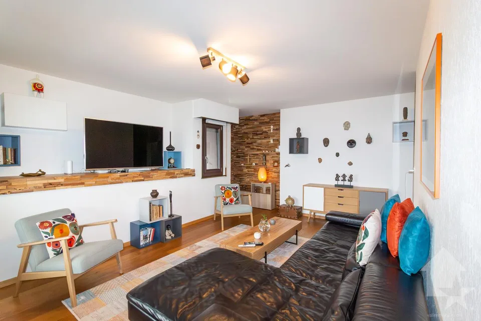 Charmant duplex 5.5 pièces en attique entièrement rénové avec goût