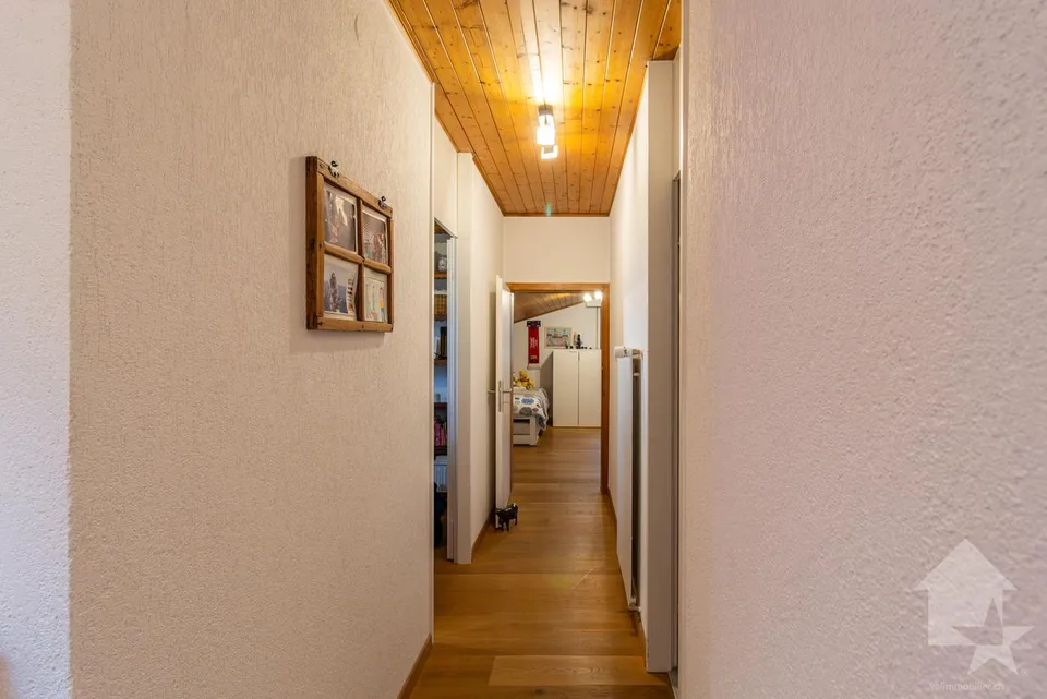 Charmant duplex 5.5 pièces en attique entièrement rénové avec goût – Foto 15 von 21