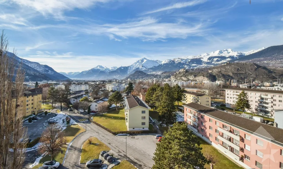 Charmant duplex 5.5 pièces en attique entièrement rénové avec goût