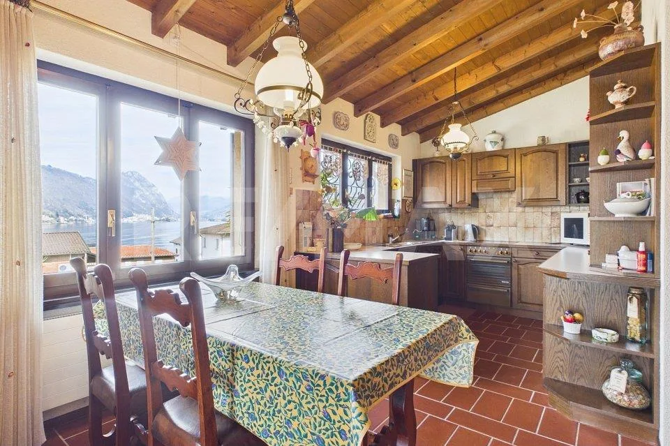 Casa unifamiliare con vista lago a Brusino Arsizio