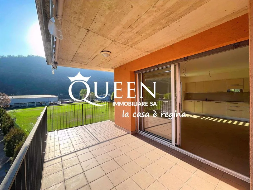 Chiasso: penthouse 4.5 pièces, 140 m², balcons, vue dégagée et jardin