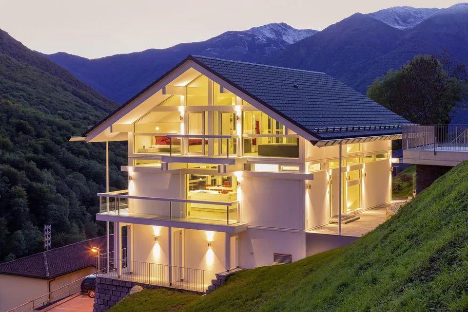 Oasi di Lusso e Design: Villa con Vista Panoramica a 360°