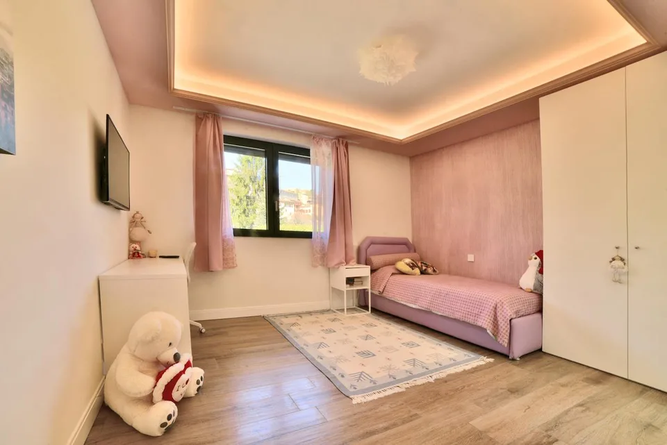 Villa spectaculaire avec piscine et vue sur le lac – photo 16 sur 36