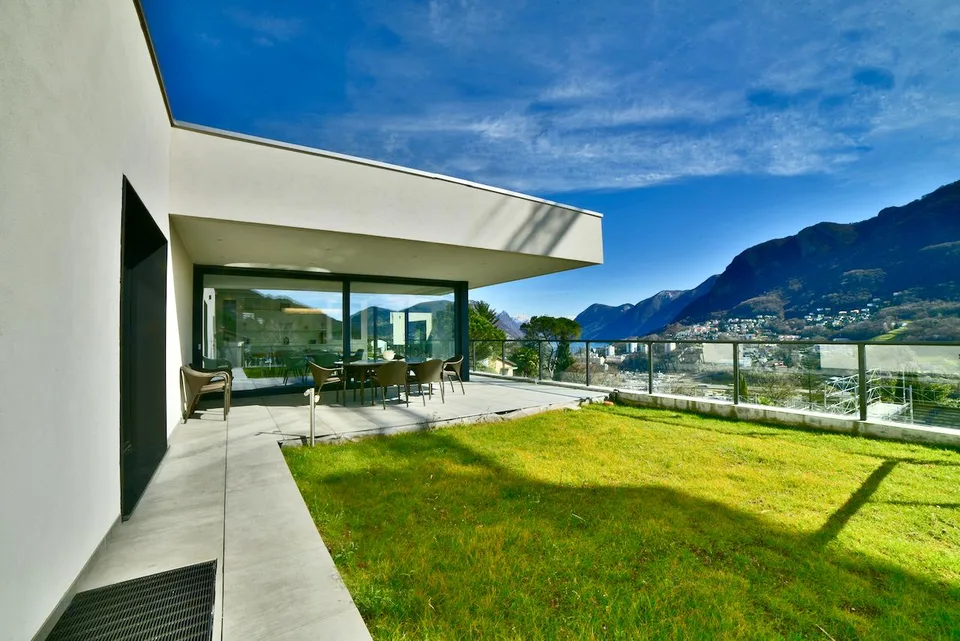 Villa spectaculaire avec piscine et vue sur le lac – photo 25 sur 36