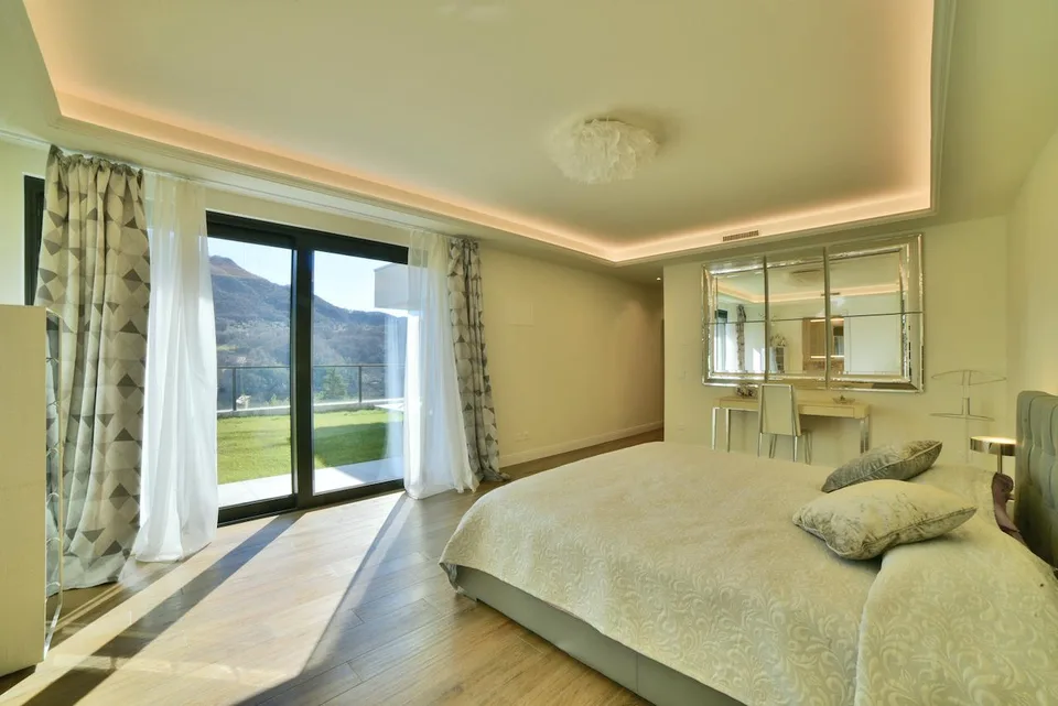 Villa spectaculaire avec piscine et vue sur le lac – photo 14 sur 36