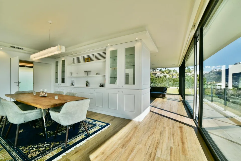 Villa spectaculaire avec piscine et vue sur le lac – photo 9 sur 36